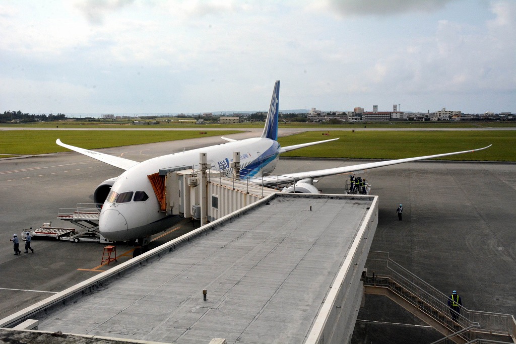 787 幅 空港 ショップ エプロン