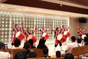 急きょ屋内で開催されたエイサーショー＝１日、宮古島東急ホテル＆リゾーツ