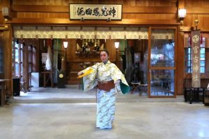 ４年ぶりに歌や踊りが奉納された宵宮祭＝25日、宮古神社