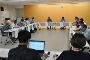 市街地循環路線の運行などを確認した第４回地域公共交通会議＝18日、市役所