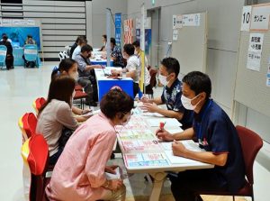 26人の求職者が参加した合同就職説明会＆面接会＝5日、市未来創造センター