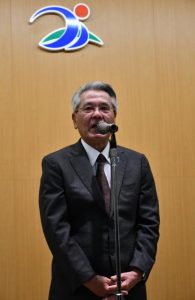 訓示を述べる座喜味市長＝４日、市役所