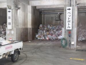 年末年始3日間で288トンのごみが搬入された＝9日、市クリーンセンター