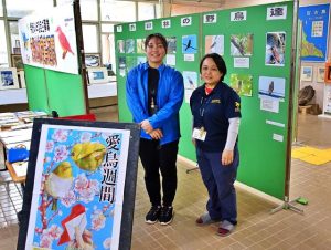 野鳥の魅力や野鳥が生息する山林を守ることの大切さを呼び掛けている大野山林（うぷにやま）展＝１０日、宮古青少年の家