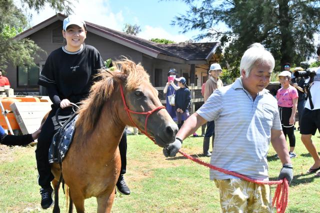 宮古馬と触れ合い／沖縄在来馬保存事業実行委