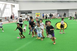 「じどうかんまつり」で楽しく遊ぶ子どもたち＝31日、ＪＴＡドーム宮古島