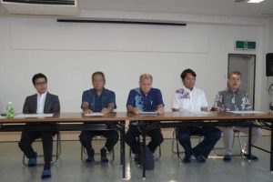 会見で協力を呼び掛ける新政会と県教組宮古支部のメンバー＝５日、宮古教育会館