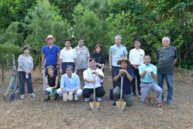 温暖化対策で植樹活動