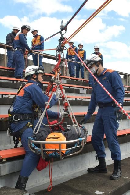 救助訓練で連携確認／消防・海保合同で実施