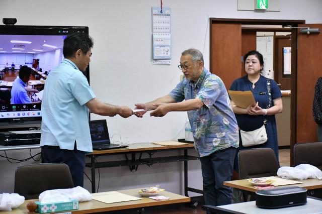 竹井会長に委嘱状／市教委